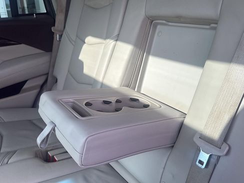 Used 2015 Cadillac Escalade Luxury AWD/4WD image 15