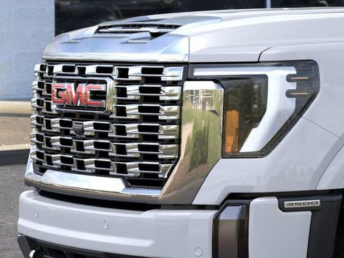 New 2026 GMC Sierra 3500 Denali w/ Denali Reserve Package image 13