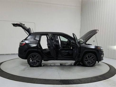 New 2026 Jeep Compass Latitude image 16