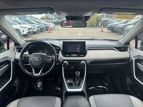 Used 2021 Toyota RAV4 XLE Premium image 10
