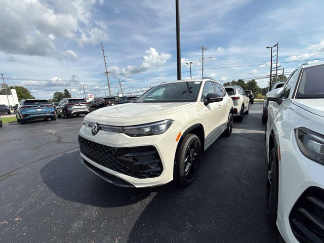 New 2026 Volkswagen Tiguan SE R-Line AWD/4WD image 3