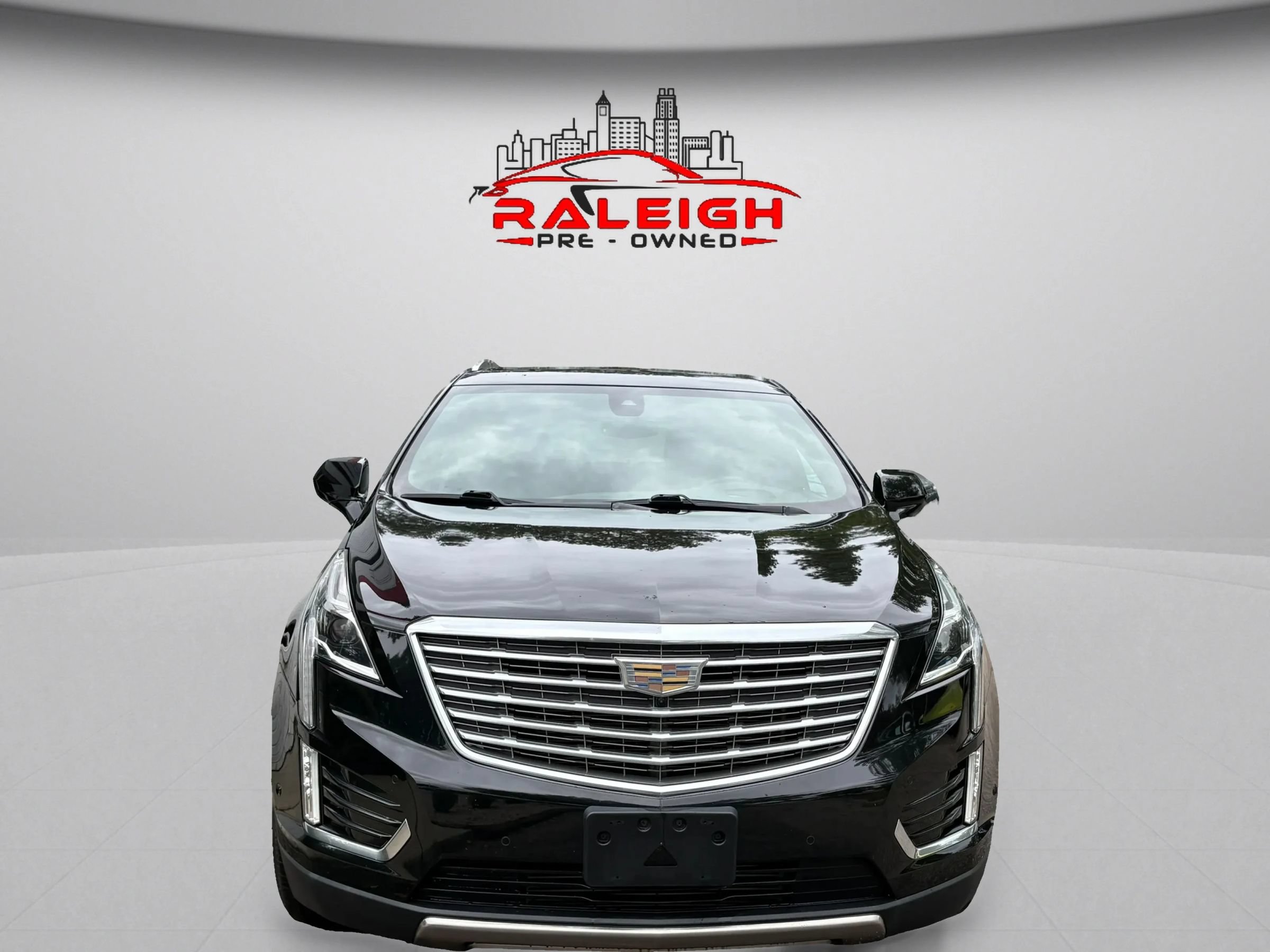 Used 2019 Cadillac XT5 Platinum AWD/4WD image 2