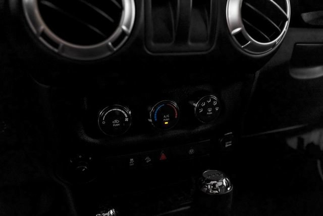 Used 2018 Jeep Wrangler Sahara w/ Connectivity Group AWD/4WD image 22