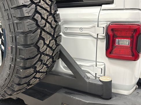 Used 2021 Jeep Wrangler Unlimited Rubicon AWD/4WD image 37
