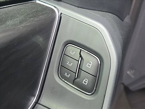 Used 2025 Ford F150 Lariat w/ Equipment Group 501A Mid AWD/4WD image 8