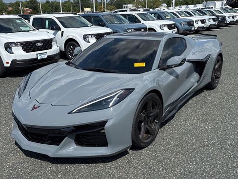 Used 2024 Chevrolet Corvette Z06 RWD image 1