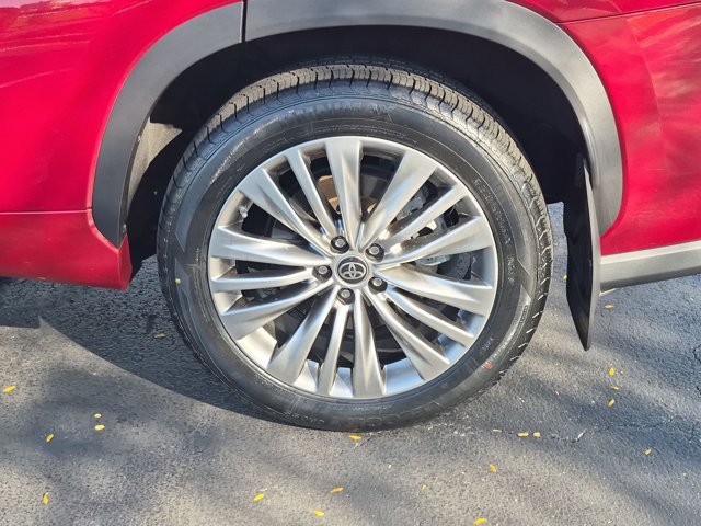 Certified 2023 Toyota Highlander Platinum AWD/4WD image 8