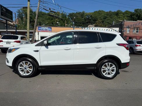 Used 2017 Ford Escape SE image 4