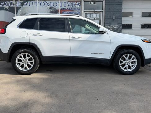 Used 2015 Jeep Cherokee Latitude w/ Cold Weather Group AWD/4WD image 2