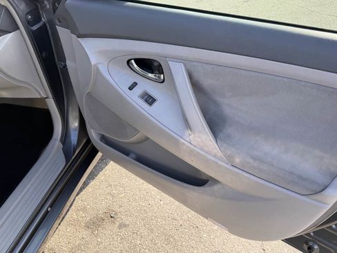 Used 2011 Toyota Camry image 11