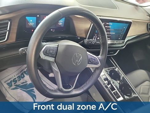 Used 2025 Volkswagen Atlas SE AWD/4WD image 7