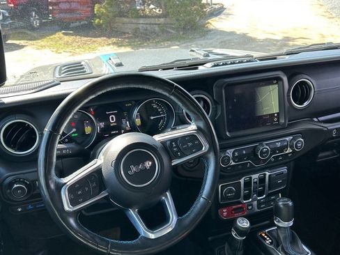 Used 2022 Jeep Wrangler Unlimited Rubicon 4xe w/ Cold Weather Group AWD/4WD image 16