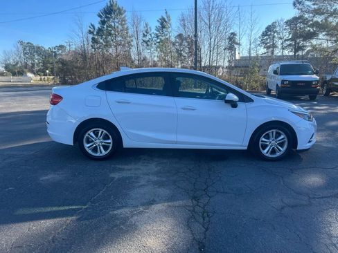 Used 2017 Chevrolet Cruze LT image 6