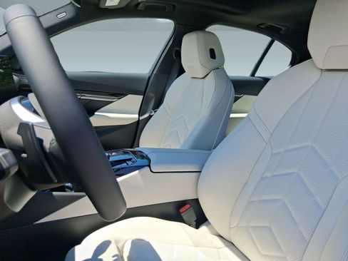 Used 2026 BMW 530i w/ Premium Package image 4