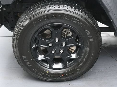 Used 2023 Jeep Wrangler Unlimited w/ Sun & Screen Package AWD/4WD image 36