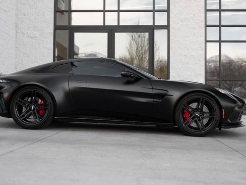 Used 2025 Aston Martin V8 Vantage Coupe image 13