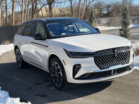 New 2026 Lincoln Nautilus Reserve image 7