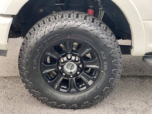Certified 2022 Ford F350 Platinum w/ Tremor Off-Road Package AWD/4WD image 10
