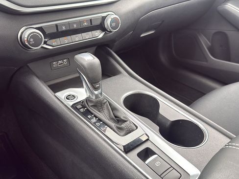 Used 2022 Nissan Altima 2.5 SV image 16