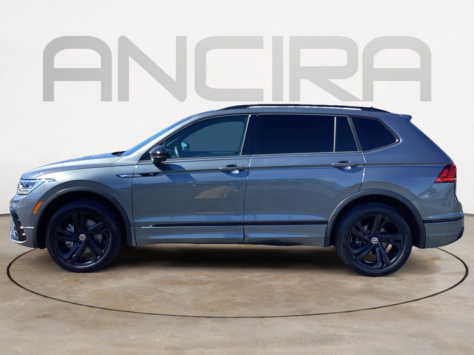 Used 2024 Volkswagen Tiguan SE R-Line AWD/4WD image 11