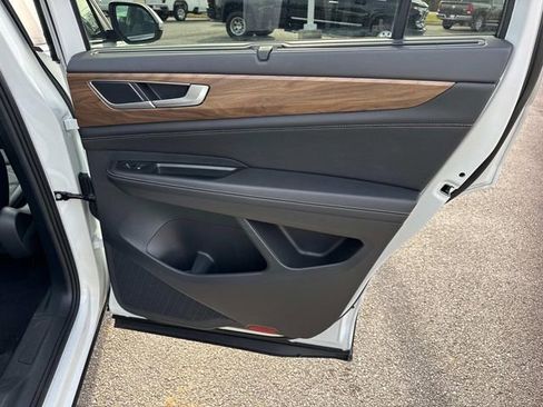 Used 2025 Volkswagen Atlas SE image 22