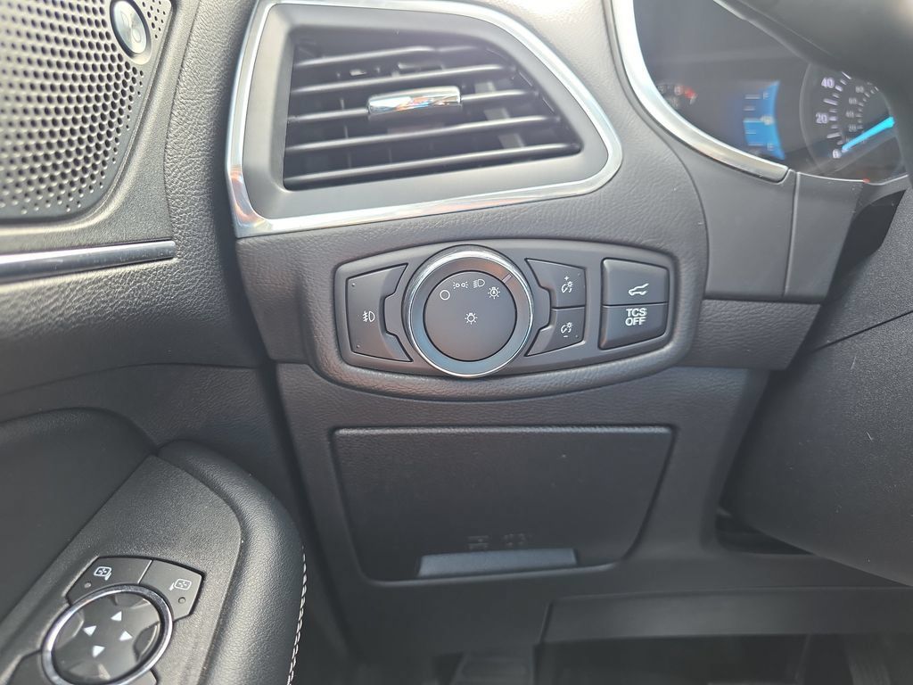 Used 2021 Ford Edge Titanium AWD/4WD image 19