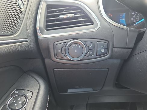 Used 2021 Ford Edge Titanium AWD/4WD image 19