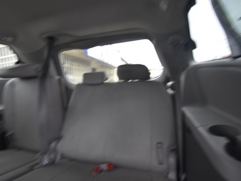 Used 2018 Toyota Sienna XLE FWD image 12