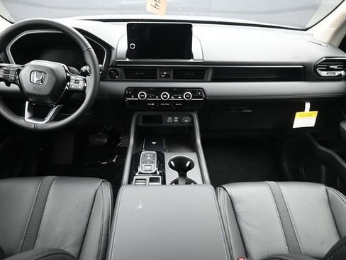 New 2025 Honda Pilot EX-L image 9