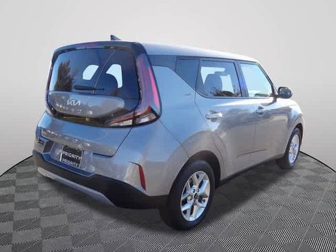 Used 2023 Kia Soul LX w/ LX Technology Package image 3