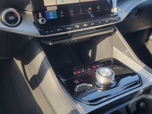 New 2026 Jeep Grand Wagoneer L Limited AWD/4WD image 13