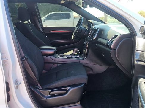 Used 2019 Jeep Grand Cherokee Laredo AWD/4WD image 20