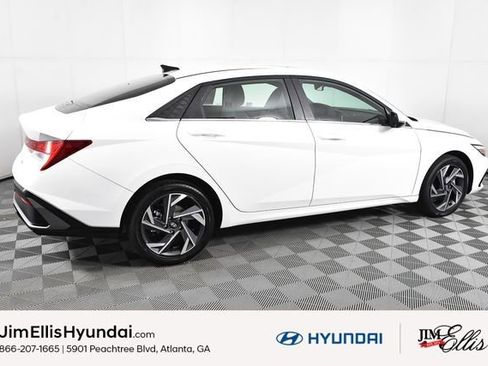 Certified 2025 Hyundai Elantra Limited w/ Cargo Package image 6