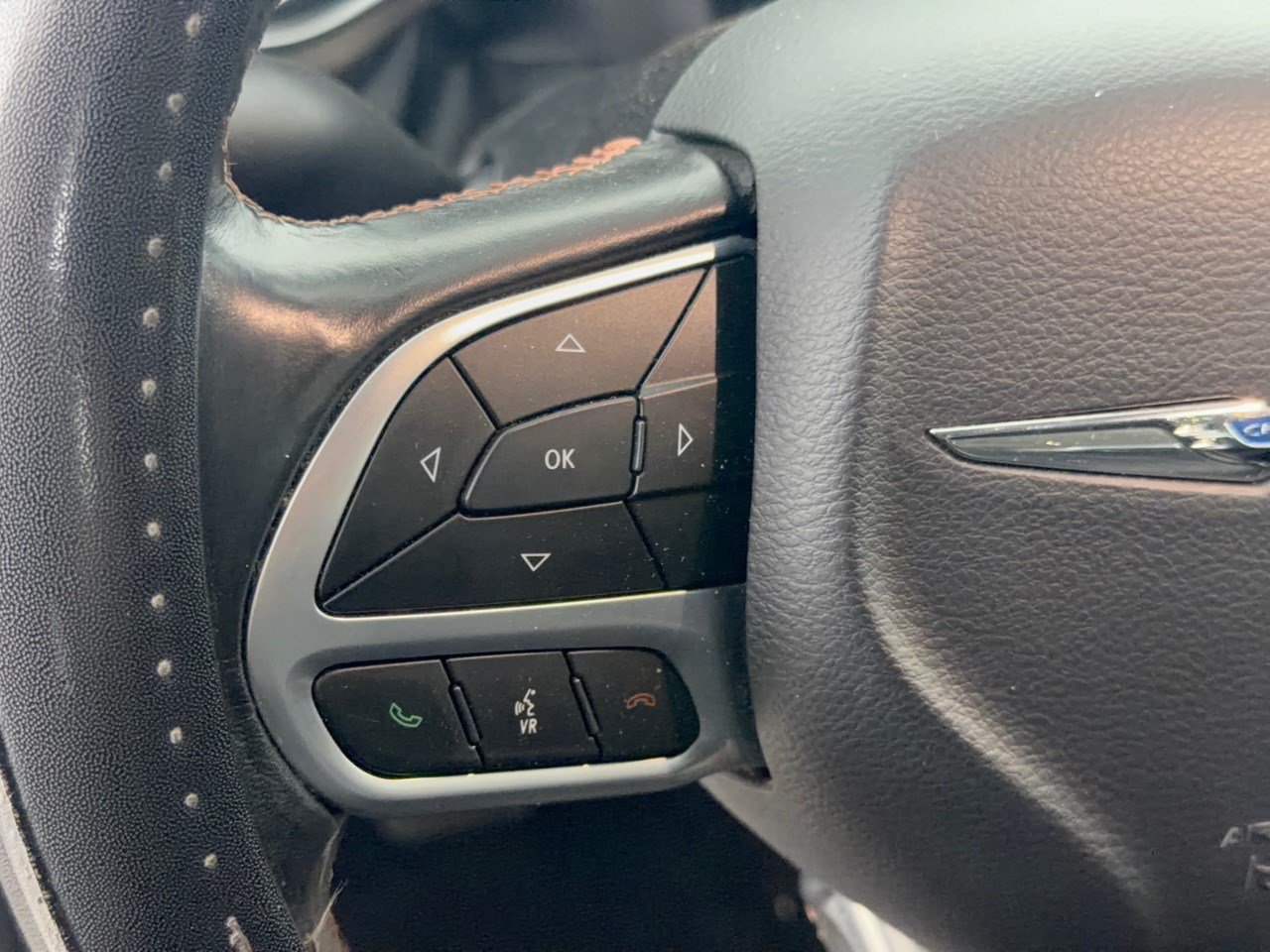 Used 2019 Chrysler Pacifica Touring-L FWD image 18