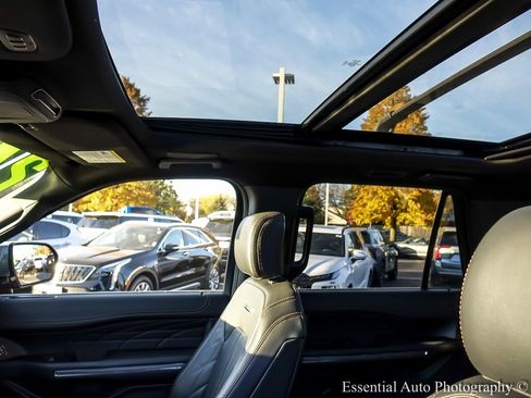 Used 2024 Ford Expedition Platinum image 16