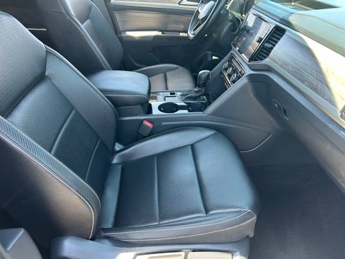 Used 2022 Volkswagen Atlas Cross Sport SE FWD image 18