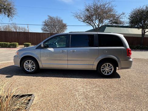 Used 2016 Dodge Grand Caravan SXT w/ Rear Park Assist Package image 11