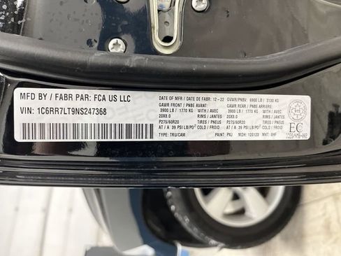 Used 2022 RAM 1500 Classic SLT image 33