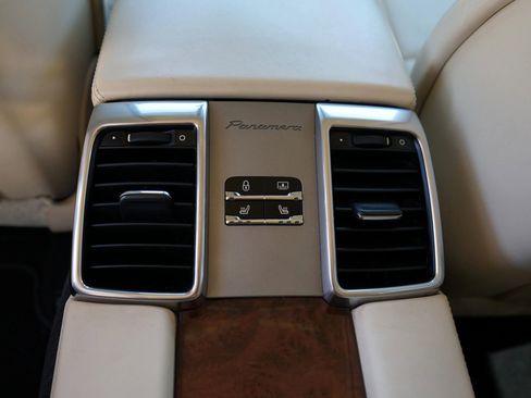 Used 2013 Porsche Panamera GTS image 26