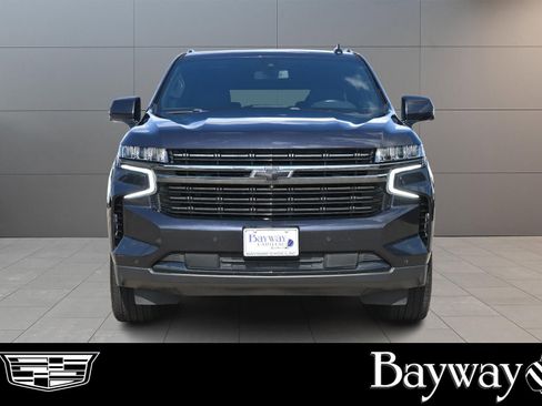 Used 2022 Chevrolet Suburban RST w/ Luxury Package RWD image 2