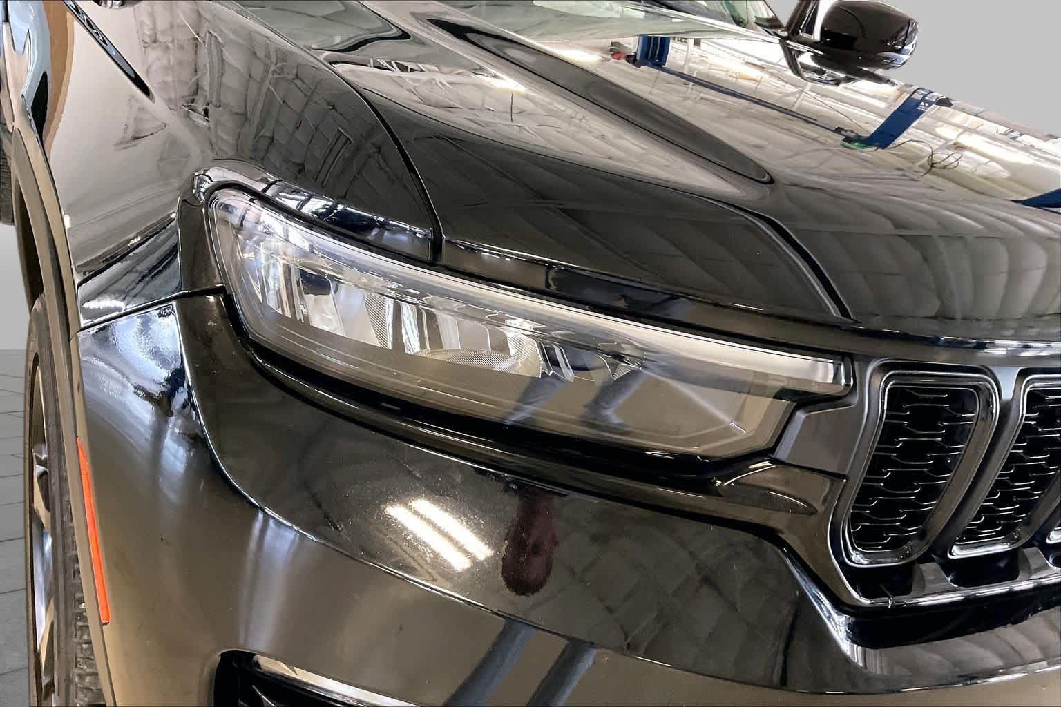 Used 2023 Jeep Grand Cherokee Limited w/ Luxury Tech Group II AWD/4WD image 23