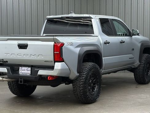 Used 2025 Toyota Tacoma TRD Off-Road image 5