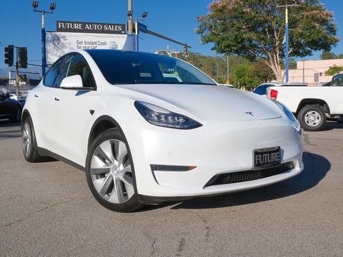 Used 2021 Tesla Model Y Long Range AWD/4WD image 2