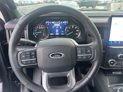 Used 2023 Ford Expedition Limited image 11
