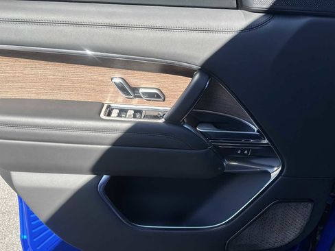 Used 2024 Land Rover Range Rover Autobiography image 19