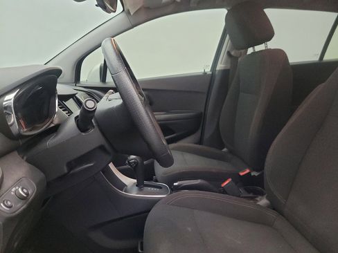 Used 2022 Chevrolet Trax LS w/ Tint and Cruise Package FWD image 17
