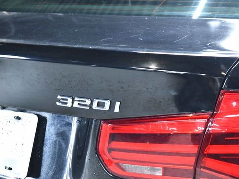 Used 2017 BMW 320i xDrive Sedan AWD/4WD image 11