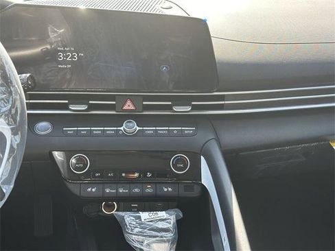New 2025 Hyundai Elantra Limited image 27
