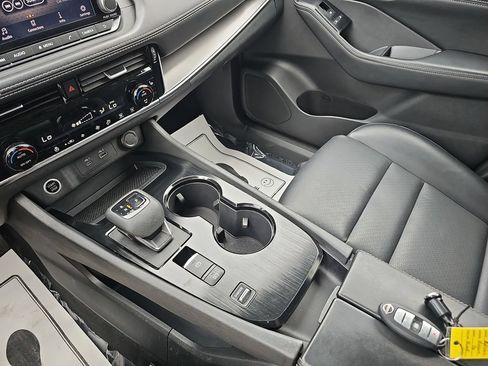 Used 2022 Nissan Rogue SV w/ SV Premium Package FWD image 29
