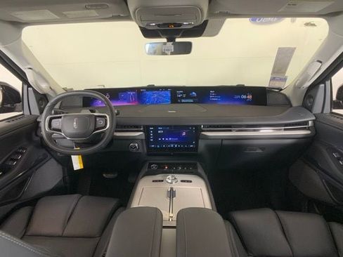 New 2025 Lincoln Navigator L Reserve image 29